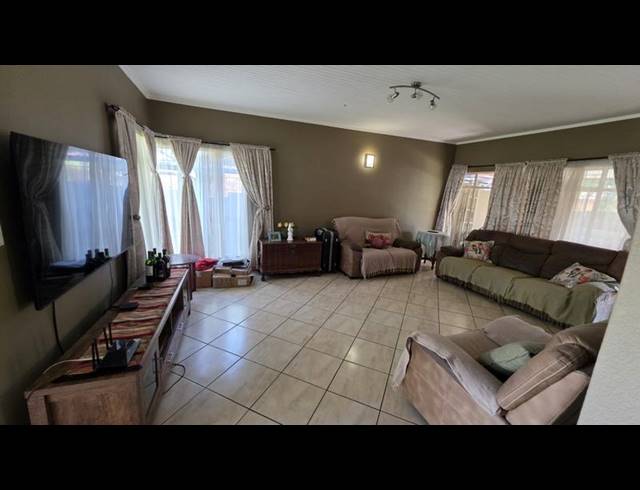 3 BEDROOM HOUSE FOR SALE IN SINOVILLE